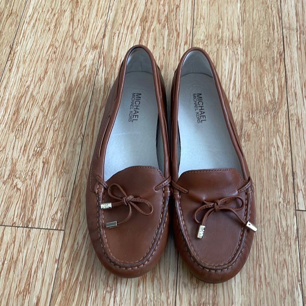 Cognac Michael Kors Loafers with a Bow - size 8